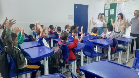 PREFEITURA DE DUQUE DE CAXIAS PROMOVE INCLUSÃO COM PROJETO BILÍNGUE EM LIBRAS NAS ESCOLAS MUNICIPAIS